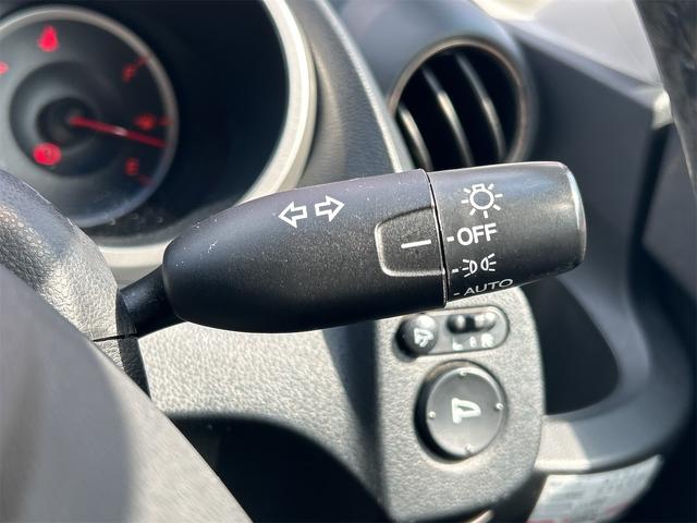 フィット X ナビ TV バックカメラ オートクルーズコントロール アルミホイール オートライト スマートキー 電動格納ミラー シートヒーター CVT 盗難防止システム 衝突安全ボディ ABS CD DVD再生(49枚目)