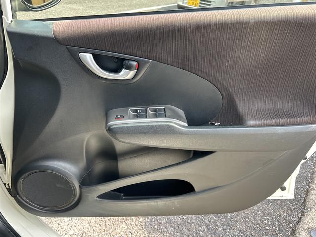 フィット X ナビ TV バックカメラ オートクルーズコントロール アルミホイール オートライト スマートキー 電動格納ミラー シートヒーター CVT 盗難防止システム 衝突安全ボディ ABS CD DVD再生(53枚目)