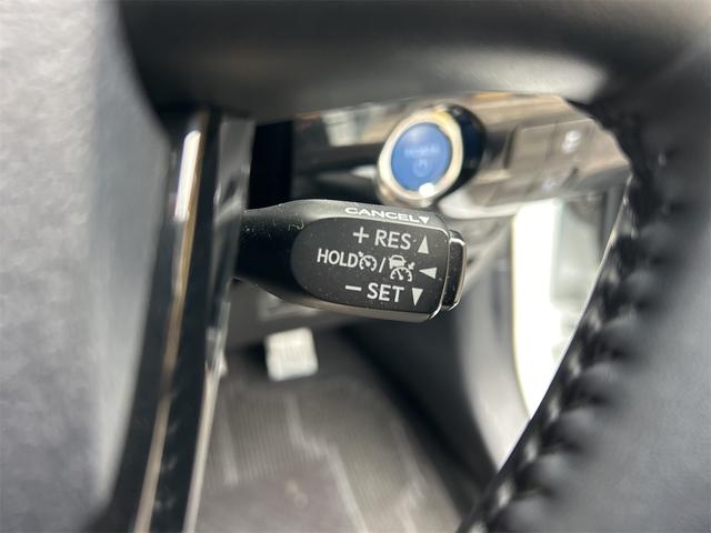 プリウス ＳセーフティプラスＩＩ　クリアランスソナー　レーンアシスト　オートクルーズコントロール　衝突被害軽減システム　全周囲カメラ　ナビ　ＴＶ　アルミホイール　オートマチックハイビーム　オートライト　ＬＥＤヘッドランプ　ＣＶＴ（9枚目）