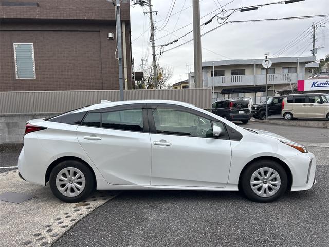 プリウス ＳセーフティプラスＩＩ　クリアランスソナー　レーンアシスト　オートクルーズコントロール　衝突被害軽減システム　全周囲カメラ　ナビ　ＴＶ　アルミホイール　オートマチックハイビーム　オートライト　ＬＥＤヘッドランプ　ＣＶＴ（14枚目）