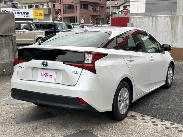 プリウス ＳセーフティプラスＩＩ　クリアランスソナー　レーンアシスト　オートクルーズコントロール　衝突被害軽減システム　全周囲カメラ　ナビ　ＴＶ　アルミホイール　オートマチックハイビーム　オートライト　ＬＥＤヘッドランプ　ＣＶＴ（15枚目）