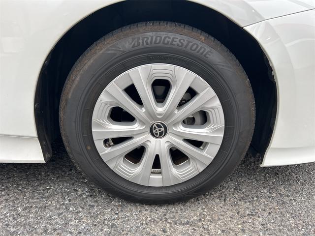 プリウス ＳセーフティプラスＩＩ　クリアランスソナー　レーンアシスト　オートクルーズコントロール　衝突被害軽減システム　全周囲カメラ　ナビ　ＴＶ　アルミホイール　オートマチックハイビーム　オートライト　ＬＥＤヘッドランプ　ＣＶＴ（20枚目）