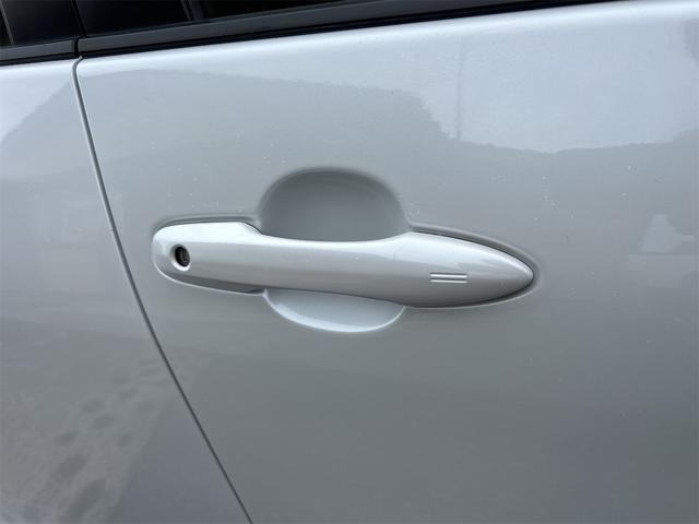 プリウス ＳセーフティプラスＩＩ　クリアランスソナー　レーンアシスト　オートクルーズコントロール　衝突被害軽減システム　全周囲カメラ　ナビ　ＴＶ　アルミホイール　オートマチックハイビーム　オートライト　ＬＥＤヘッドランプ　ＣＶＴ（26枚目）