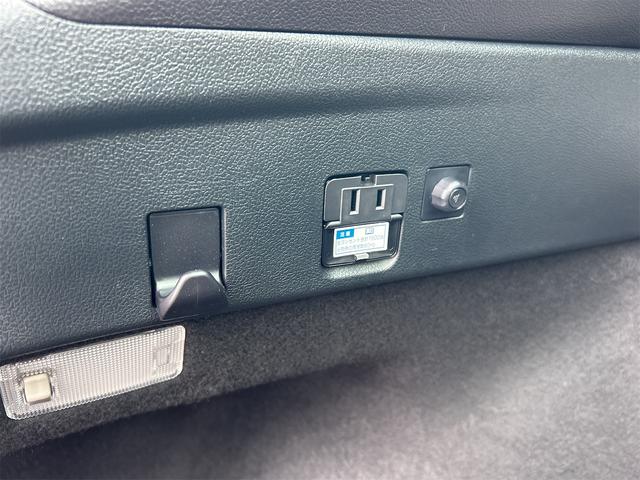 プリウス ＳセーフティプラスＩＩ　クリアランスソナー　レーンアシスト　オートクルーズコントロール　衝突被害軽減システム　全周囲カメラ　ナビ　ＴＶ　アルミホイール　オートマチックハイビーム　オートライト　ＬＥＤヘッドランプ　ＣＶＴ（31枚目）