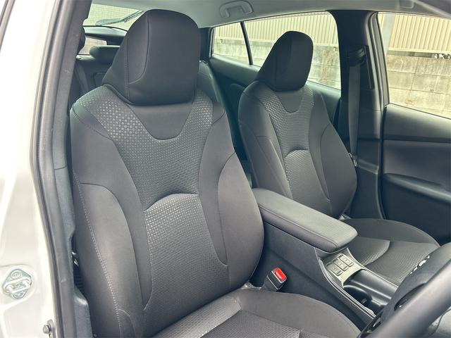 プリウス ＳセーフティプラスＩＩ　クリアランスソナー　レーンアシスト　オートクルーズコントロール　衝突被害軽減システム　全周囲カメラ　ナビ　ＴＶ　アルミホイール　オートマチックハイビーム　オートライト　ＬＥＤヘッドランプ　ＣＶＴ（34枚目）