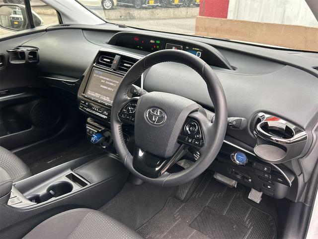 プリウス ＳセーフティプラスＩＩ　クリアランスソナー　レーンアシスト　オートクルーズコントロール　衝突被害軽減システム　全周囲カメラ　ナビ　ＴＶ　アルミホイール　オートマチックハイビーム　オートライト　ＬＥＤヘッドランプ　ＣＶＴ（35枚目）