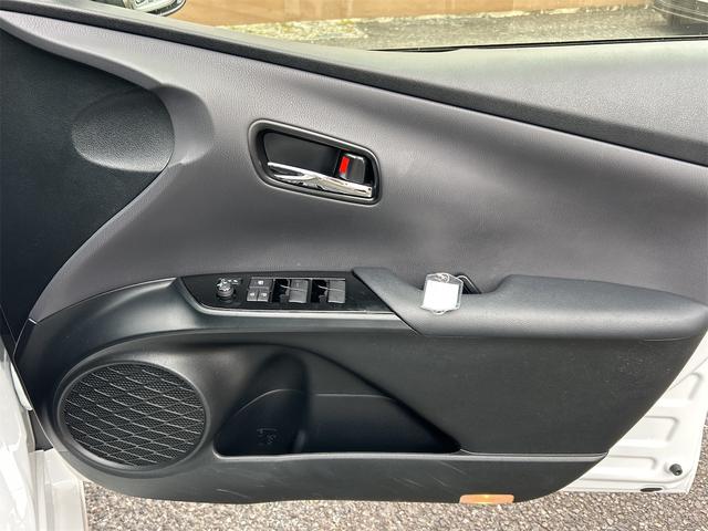 プリウス ＳセーフティプラスＩＩ　クリアランスソナー　レーンアシスト　オートクルーズコントロール　衝突被害軽減システム　全周囲カメラ　ナビ　ＴＶ　アルミホイール　オートマチックハイビーム　オートライト　ＬＥＤヘッドランプ　ＣＶＴ（36枚目）