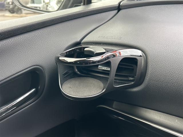 プリウス ＳセーフティプラスＩＩ　クリアランスソナー　レーンアシスト　オートクルーズコントロール　衝突被害軽減システム　全周囲カメラ　ナビ　ＴＶ　アルミホイール　オートマチックハイビーム　オートライト　ＬＥＤヘッドランプ　ＣＶＴ（42枚目）