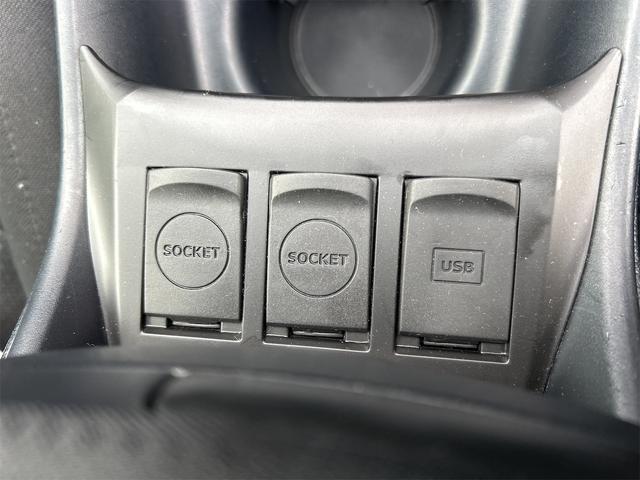 プリウス ＳセーフティプラスＩＩ　クリアランスソナー　レーンアシスト　オートクルーズコントロール　衝突被害軽減システム　全周囲カメラ　ナビ　ＴＶ　アルミホイール　オートマチックハイビーム　オートライト　ＬＥＤヘッドランプ　ＣＶＴ（51枚目）