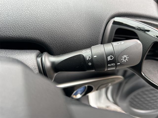 プリウス ＳセーフティプラスＩＩ　クリアランスソナー　レーンアシスト　オートクルーズコントロール　衝突被害軽減システム　全周囲カメラ　ナビ　ＴＶ　アルミホイール　オートマチックハイビーム　オートライト　ＬＥＤヘッドランプ　ＣＶＴ（56枚目）