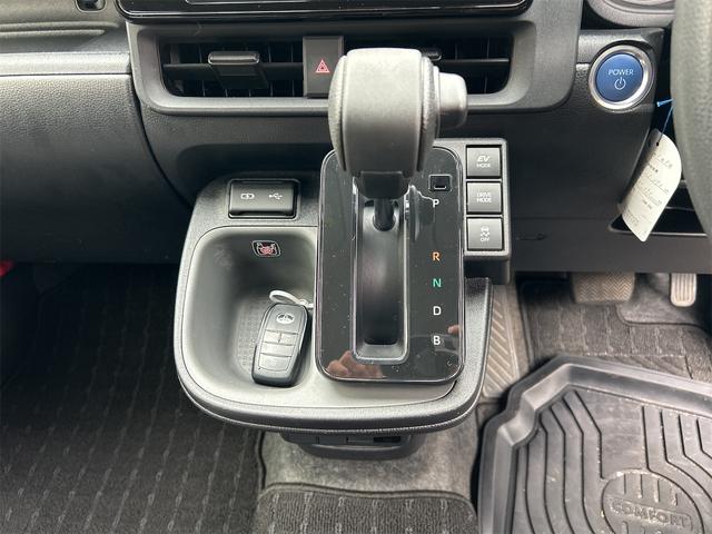 シエンタ ハイブリッドＧ　ＥＴＣ　全周囲カメラ　オートクルーズコントロール　レーンアシスト　衝突被害軽減システム　両側電動スライドドア　オートマチックハイビーム　オートライト　ＬＥＤヘッドランプ　スマートキー（6枚目）