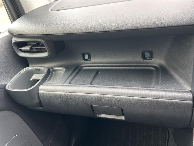 シエンタ ハイブリッドＧ　ＥＴＣ　全周囲カメラ　オートクルーズコントロール　レーンアシスト　衝突被害軽減システム　両側電動スライドドア　オートマチックハイビーム　オートライト　ＬＥＤヘッドランプ　スマートキー（47枚目）