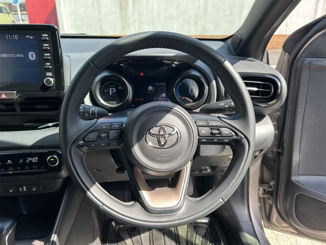 ヤリス ハイブリッドＺ　ドライブレコーダー　バックカメラ　ナビ　ＴＶ　クリアランスソナー　オートクルーズコントロール　レーンアシスト　衝突被害軽減システム　アルミホイール　オートマチックハイビーム　オートライト（3枚目）