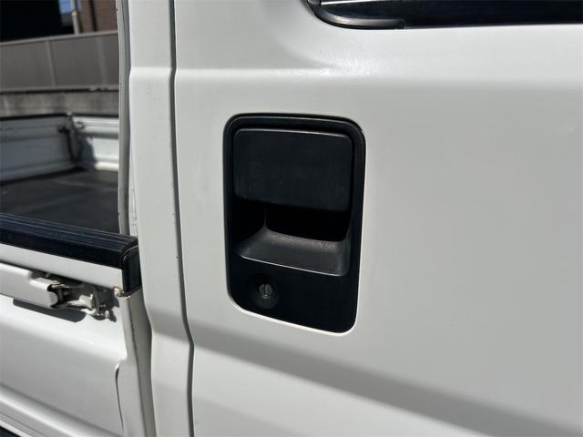 アクティトラック 　４ＷＤ　ＭＴ　エアコン　運転席エアバッグ　ＣＤ（25枚目）