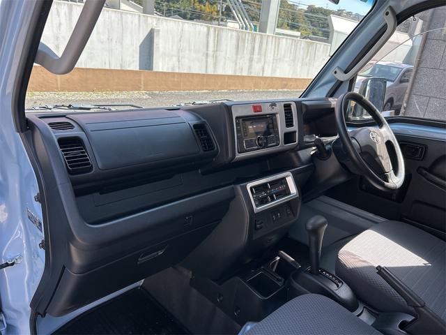 ピクシストラック 　ＡＴ　衝突被害軽減システム　ＥＳＣ　エアコン　パワーウィンドウ　運転席エアバッグ　助手席エアバッグ　ＣＤ　ＵＳＢ　ミュージックプレイヤー接続可（9枚目）