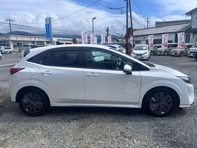 ノート Ｘ　衝突被害軽減ブレーキ　レーンアシスト　純正９インチナビＴＶ　ドライブレコーダー　ＥＴＣ　バックカメラ　スマートキー　プッシュスタート　Ｂｌｕｅｔｏｏｔｈ　ミュージックプレーヤー接続可（9枚目）