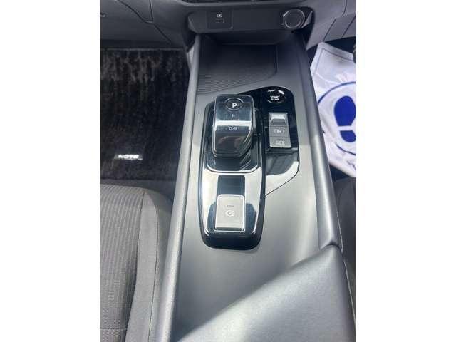 ノート Ｘ　衝突被害軽減ブレーキ　レーンアシスト　純正９インチナビＴＶ　ドライブレコーダー　ＥＴＣ　バックカメラ　スマートキー　プッシュスタート　Ｂｌｕｅｔｏｏｔｈ　ミュージックプレーヤー接続可（32枚目）