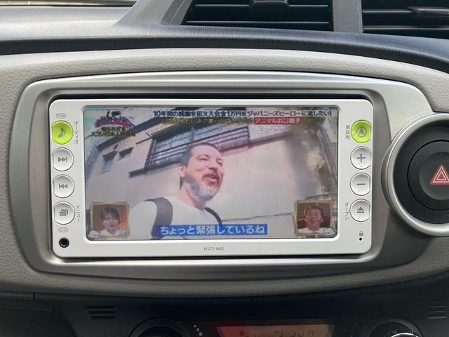 ヴィッツ Ｕ　スマートストップパッケージ　社外衝突軽減ブレーキ　コーナーセンサー　純正ナビ　地デジ　ＥＴＣ　スマートキー　プッシュスタート　アイドリングストップ　シートヒーター　横滑り防止　オートライト　アクセサリーソケット　セキュリティ（14枚目）