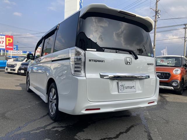 ステップワゴンスパーダ Ｚ　両側パワースライドドア　純正９インチナビ　フルセグ　ＤＶＤ再生バックカメラ　ＥＴＣ　前後ドライブレコーダー　ＨＩＤヘッドライト　フォグ　スマートキー　横滑防止　パドルシフト　プライバシーガラス（8枚目）