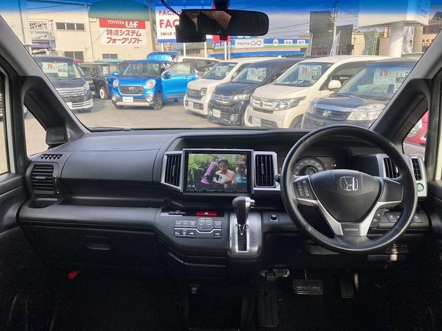 ステップワゴンスパーダ Ｚ　両側パワースライドドア　純正９インチナビ　フルセグ　ＤＶＤ再生バックカメラ　ＥＴＣ　前後ドライブレコーダー　ＨＩＤヘッドライト　フォグ　スマートキー　横滑防止　パドルシフト　プライバシーガラス（11枚目）