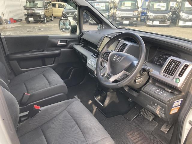 ステップワゴンスパーダ Ｚ　両側パワースライドドア　純正９インチナビ　フルセグ　ＤＶＤ再生バックカメラ　ＥＴＣ　前後ドライブレコーダー　ＨＩＤヘッドライト　フォグ　スマートキー　横滑防止　パドルシフト　プライバシーガラス（12枚目）