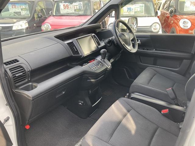 ステップワゴンスパーダ Ｚ　両側パワースライドドア　純正９インチナビ　フルセグ　ＤＶＤ再生バックカメラ　ＥＴＣ　前後ドライブレコーダー　ＨＩＤヘッドライト　フォグ　スマートキー　横滑防止　パドルシフト　プライバシーガラス（13枚目）