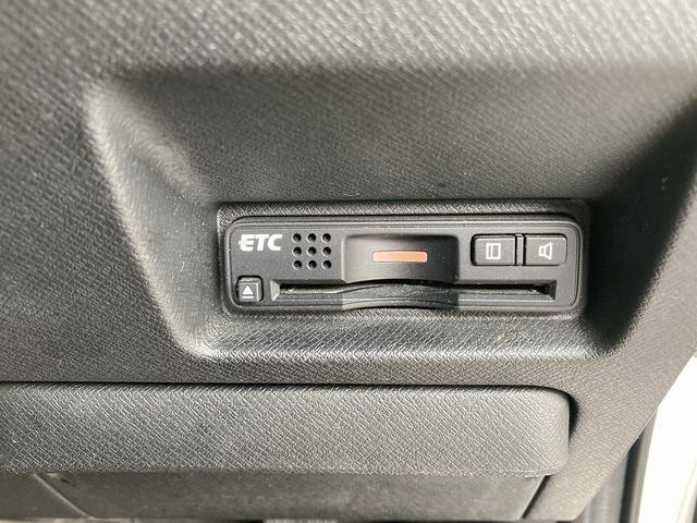 ステップワゴンスパーダ Ｚ　両側パワースライドドア　純正９インチナビ　フルセグ　ＤＶＤ再生バックカメラ　ＥＴＣ　前後ドライブレコーダー　ＨＩＤヘッドライト　フォグ　スマートキー　横滑防止　パドルシフト　プライバシーガラス（23枚目）