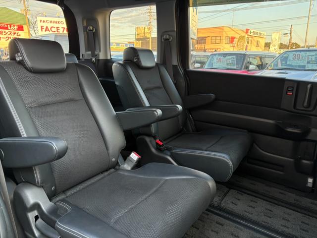 ステップワゴンスパーダ 　後期　９型ナビ　フルセグ／ＢＴ　両側電スラ　Ｂカメラ　ＥＴＣ　社外１８ＡＷ　Ｐシフト　クルコン　ステリモＨＩＤライト　Ａライト　フォグ　Ａストップ　スマートキー　Ｐガラス　シートリフター　ＴＲＣ（15枚目）