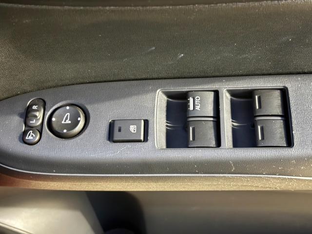 N-ONE ツアラー 艶消し全塗装 ターボ 純正ナビ 地デジ DVD再生 バックカメラ スマートキー プッシュスタート HIDヘッドライト 横滑り防止 プライバシーガラス セキュリティアラーム リアワイパー フロアマット(30枚目)