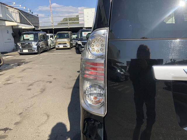 ヴォクシー ＺＳ　煌ＩＩ　両側電動スライドドア　純正ナビ　純正フリップダウンモニター　パドルシフト　ビルトインＥＴＣ　ドライブレコーダー　スマートキー　プッシュスタート　ＨＩＤヘッドライト　フォグランプ　プライバシーガラス（40枚目）