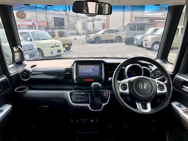 N-BOXカスタム G ターボSSパッケージ 衝突軽減 両側パワースライドドア 純正ナビ フルセグ DVD Bluetooth バックカメラ シートヒーター ビルトインETC 社外アルミ シートバックテーブル リアロールシェード マットバイザー(11枚目)