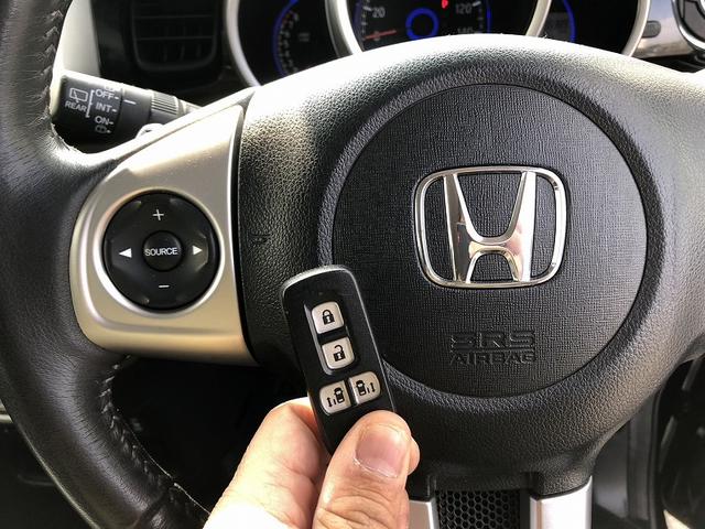 N-BOXカスタム G ターボSSパッケージ 衝突軽減 両側パワースライドドア 純正ナビ フルセグ DVD Bluetooth バックカメラ シートヒーター ビルトインETC 社外アルミ シートバックテーブル リアロールシェード マットバイザー(23枚目)