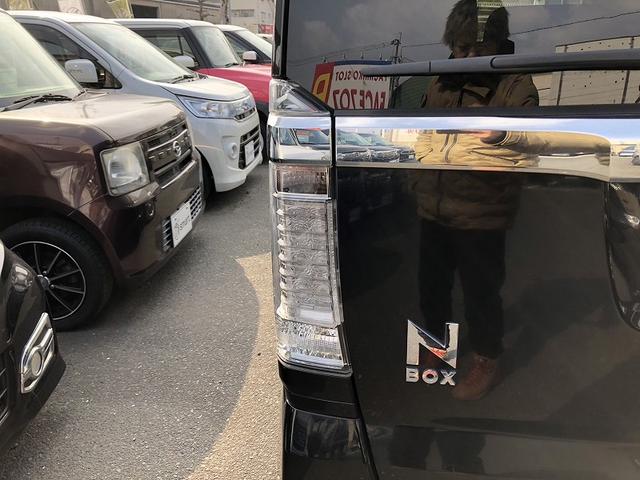 N-BOXカスタム G ターボSSパッケージ 衝突軽減 両側パワースライドドア 純正ナビ フルセグ DVD Bluetooth バックカメラ シートヒーター ビルトインETC 社外アルミ シートバックテーブル リアロールシェード マットバイザー(43枚目)