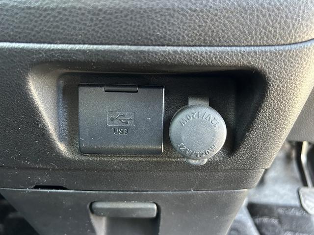 スペーシアカスタムＺ ターボ　ターボ　衝突軽減　車線逸脱警報　純正ナビ　フルセグ　ＤＶＤ再生　Ｂｌｕｅｔｏｏｔｈ　全方位カメラ　ドラレコ　ＥＴＣ　パワースライドドア　社外アルミ　シートヒーター　クルーズコントロール　ＨＩＤ　フォグ（26枚目）