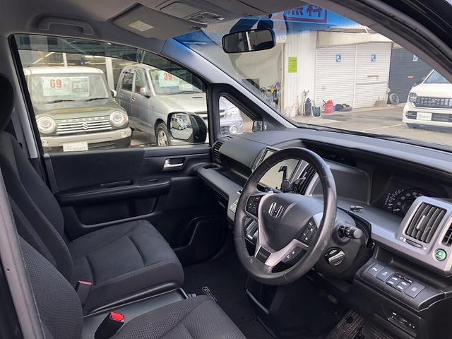 ステップワゴンスパーダ Ｚ　両側電動スライドドア　純正９型ナビ　フルセグ　Ｂｌｕｅｔｏｏｔｈ対応　バックカメラ　純正ＡＷ　ＨＩＤヘッドライト　オートライト　クルーズコントロール　スマートキー　プライバシーガラス　セキュリティ（12枚目）