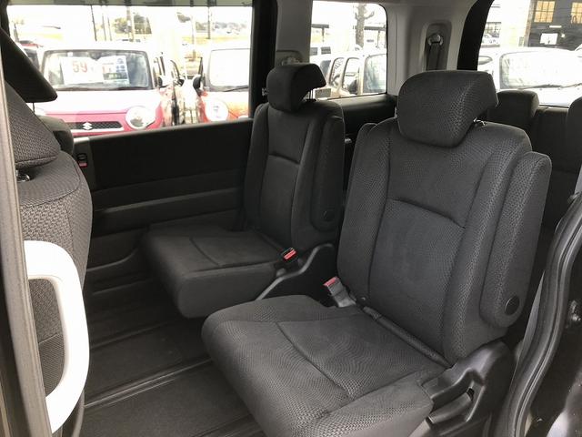 ステップワゴンスパーダ Ｚ　両側電動スライドドア　純正９型ナビ　フルセグ　Ｂｌｕｅｔｏｏｔｈ対応　バックカメラ　純正ＡＷ　ＨＩＤヘッドライト　オートライト　クルーズコントロール　スマートキー　プライバシーガラス　セキュリティ（15枚目）