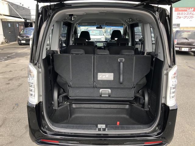 ステップワゴンスパーダ Ｚ　両側電動スライドドア　純正９型ナビ　フルセグ　Ｂｌｕｅｔｏｏｔｈ対応　バックカメラ　純正ＡＷ　ＨＩＤヘッドライト　オートライト　クルーズコントロール　スマートキー　プライバシーガラス　セキュリティ（17枚目）