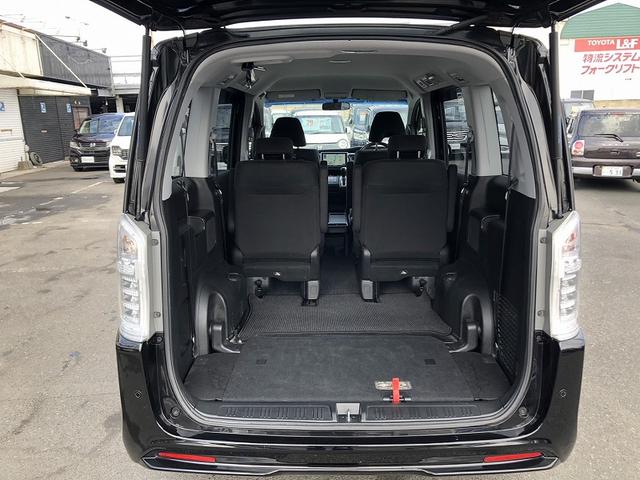 ステップワゴンスパーダ Ｚ　両側電動スライドドア　純正９型ナビ　フルセグ　Ｂｌｕｅｔｏｏｔｈ対応　バックカメラ　純正ＡＷ　ＨＩＤヘッドライト　オートライト　クルーズコントロール　スマートキー　プライバシーガラス　セキュリティ（18枚目）