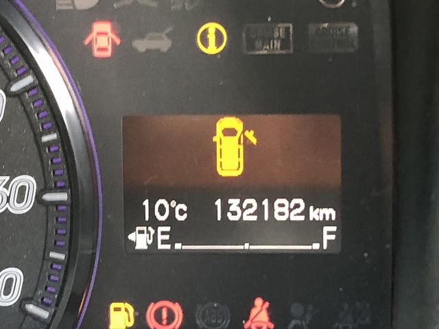 ステップワゴンスパーダ Ｚ　両側電動スライドドア　純正９型ナビ　フルセグ　Ｂｌｕｅｔｏｏｔｈ対応　バックカメラ　純正ＡＷ　ＨＩＤヘッドライト　オートライト　クルーズコントロール　スマートキー　プライバシーガラス　セキュリティ（50枚目）