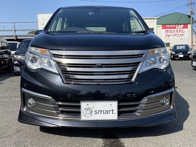 セレナ ライダーブラックラインＳ－ＨＶアドバンスドセーフティ　純正ナビ　フルセグ　ＤＶＤ　Ｂｌｕｅｔｏｏｔｈ　フリップダウンモニター　両側パワースライドドア　エマージェンシーブレーキ　アラウンドビューモニター　ＥＴＣ　プッシュスタート　クルーズコントロール（4枚目）