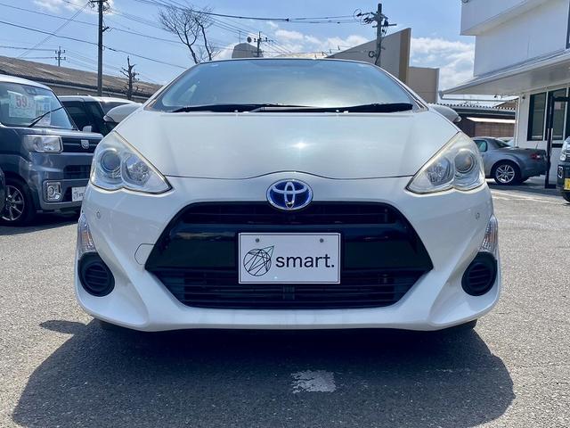 アクア Ｓ　スマートキー　プッシュスタート　社外ナビ　地デジ　前後ドライブレコーダー　ＥＴＣ　コーナーセンサー　オートライト　ヘッドライトレベライザー　横滑防止　プライバシーガラス　セキュリティアラーム（4枚目）