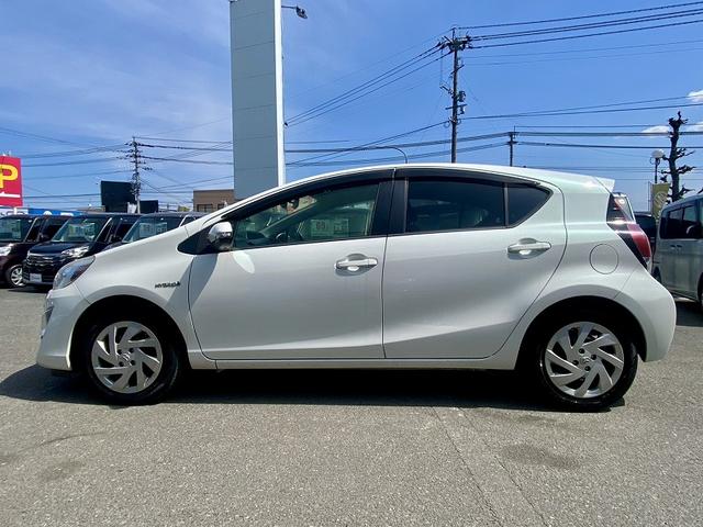 アクア Ｓ　スマートキー　プッシュスタート　社外ナビ　地デジ　前後ドライブレコーダー　ＥＴＣ　コーナーセンサー　オートライト　ヘッドライトレベライザー　横滑防止　プライバシーガラス　セキュリティアラーム（6枚目）