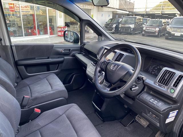 ステップワゴンスパーダ Ｚ　両側パワースライドドア　社外ナビ　フルセグ　ＤＶＤ再生　Ｂｌｕｅｔｏｏｔｈ　バックカメラ　ＥＴＣ　ドライブレコーダー　ＨＩＤヘッドライト　フォグ　スマートキー　マット　バイザー　プライバシーガラス（11枚目）