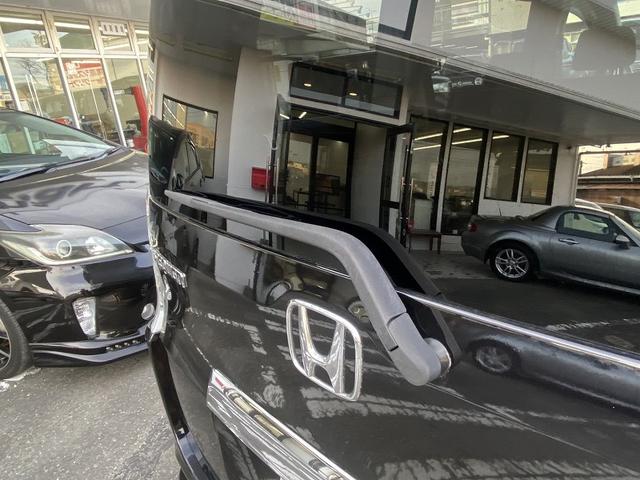 ステップワゴンスパーダ Ｚ　両側パワースライドドア　社外ナビ　フルセグ　ＤＶＤ再生　Ｂｌｕｅｔｏｏｔｈ　バックカメラ　ＥＴＣ　ドライブレコーダー　ＨＩＤヘッドライト　フォグ　スマートキー　マット　バイザー　プライバシーガラス（33枚目）