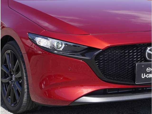 ＭＡＺＤＡ３ファストバック １．５　１５Ｓ　ブラックトーンエディション　ＳＢＳ　Ｂカメラ　ＨＢＣ　レーダークルーズコントロール　ＬＥＤライト　クリアランスソナー　アイドリングストップ　スマートキー　ｂｌｕｅｔｏｏｔｈ（5枚目）