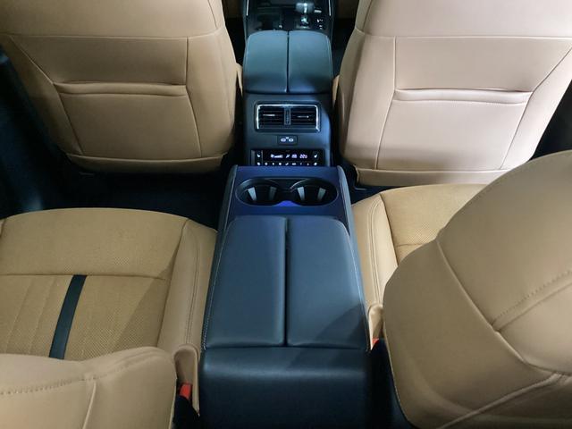 ＣＸ－８０ ３．３　ＸＤハイブリッド　プレミアム　スポーツ　ディーゼルタ　試乗車アップ　サンルーフ　ナビ　ＥＴＣ　パノラマサンルーフ　ＥＴＣ　オートマチックハイビーム　シートヒーター　４ＷＤ　アルミホイール　クリアランスソナー　パワーシート　パワーリフトゲート　衝突軽減（70枚目）