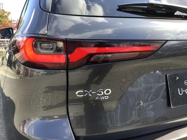 CX-60 3.3 XDハイブリッド プレミアム スポーツ ディーゼルタ 大型サンルーフ BOSEサウンドシステム ダブルサンルーフ シートヒー パワーゲート レーダークルコン パワーシート スマートキー オートハイビーム フルオートエアコン 4WD ABS アルミホイール(9枚目)