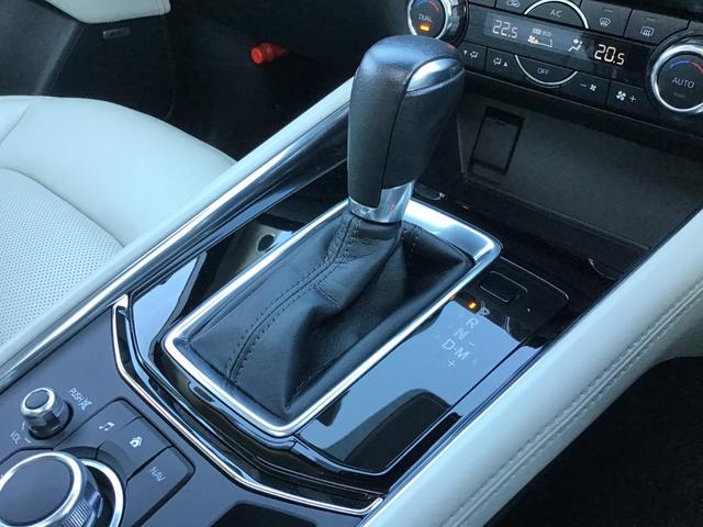 オートマのシフトレバーは操作しやすい位置にあります。