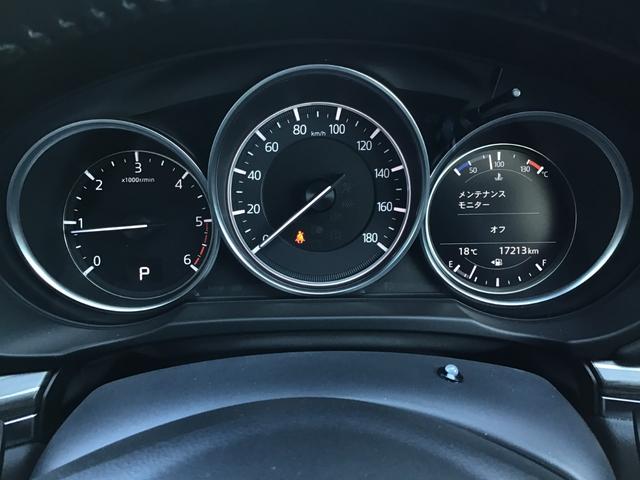 スポーティさを感じる３連メーター☆インフォメーション画面には平均燃費、瞬間燃費、後続可能距離などを表示出来ます☆