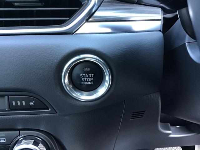 【　プッシュボタンスタートシステム　】　「アドバンストキーを携帯し、ブレーキペダルを踏みながらインパネ上のボタンを押すだけで、エンジンの始動／停止ができます。」